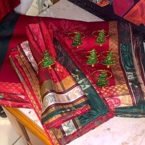 Nicolas Square ￼table/napkins set bundle